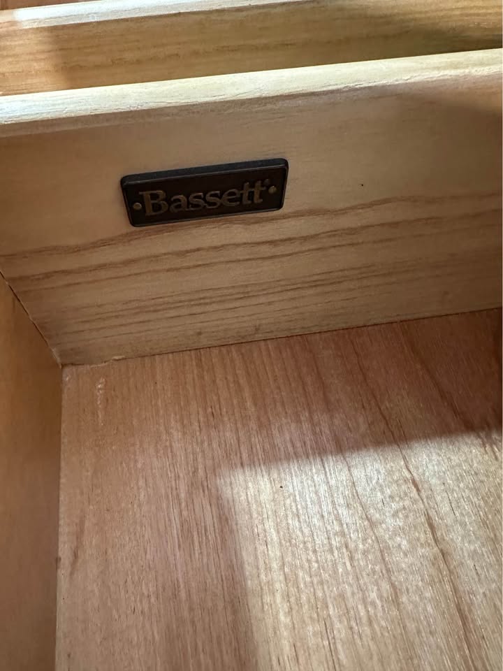 Bassett Dresser Long Dovetail Drawers Dark Wood 6 Drawer - Image 9